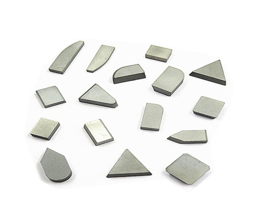 Cina Tip Tungsten Carbide Kosong Atau Selesai Menyisipkan ISO Standard Tahan Aus Yang Baik pemasok