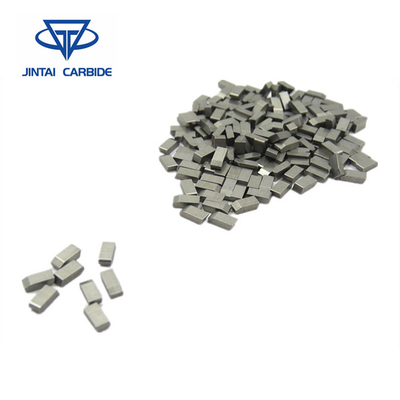 Cina OEM Cemented Carbide Tips / Tungsten Carbide Saw Tips Untuk Memotong Bahan Keras Kayu pemasok