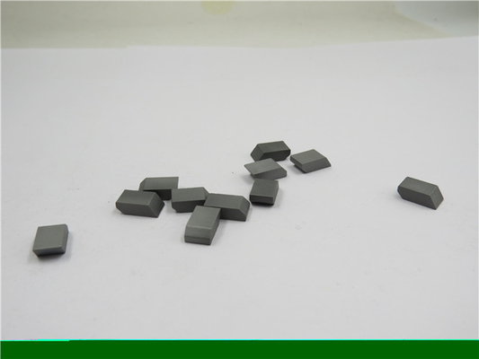ISO Standard Carbide Brazed Tips Untuk Alat Pemotong Tungsten Carbide Ukuran Disesuaikan pemasok